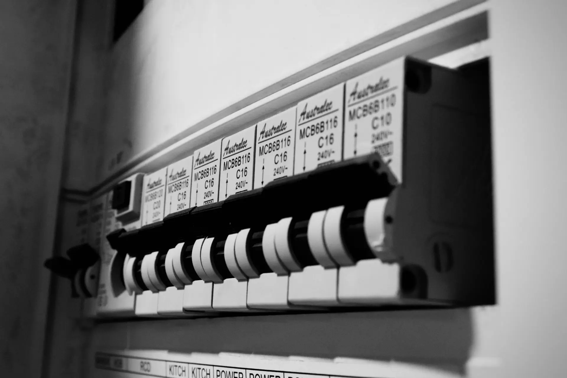 Un tableau électrique comprenant des disjoncteurs